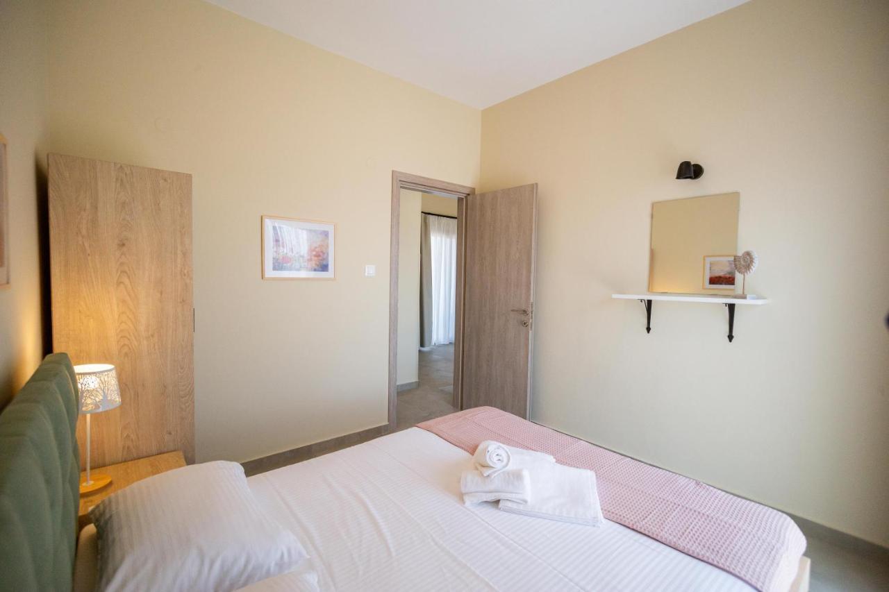 Varkes Suites 1 Неа-Потидеа Экстерьер фото