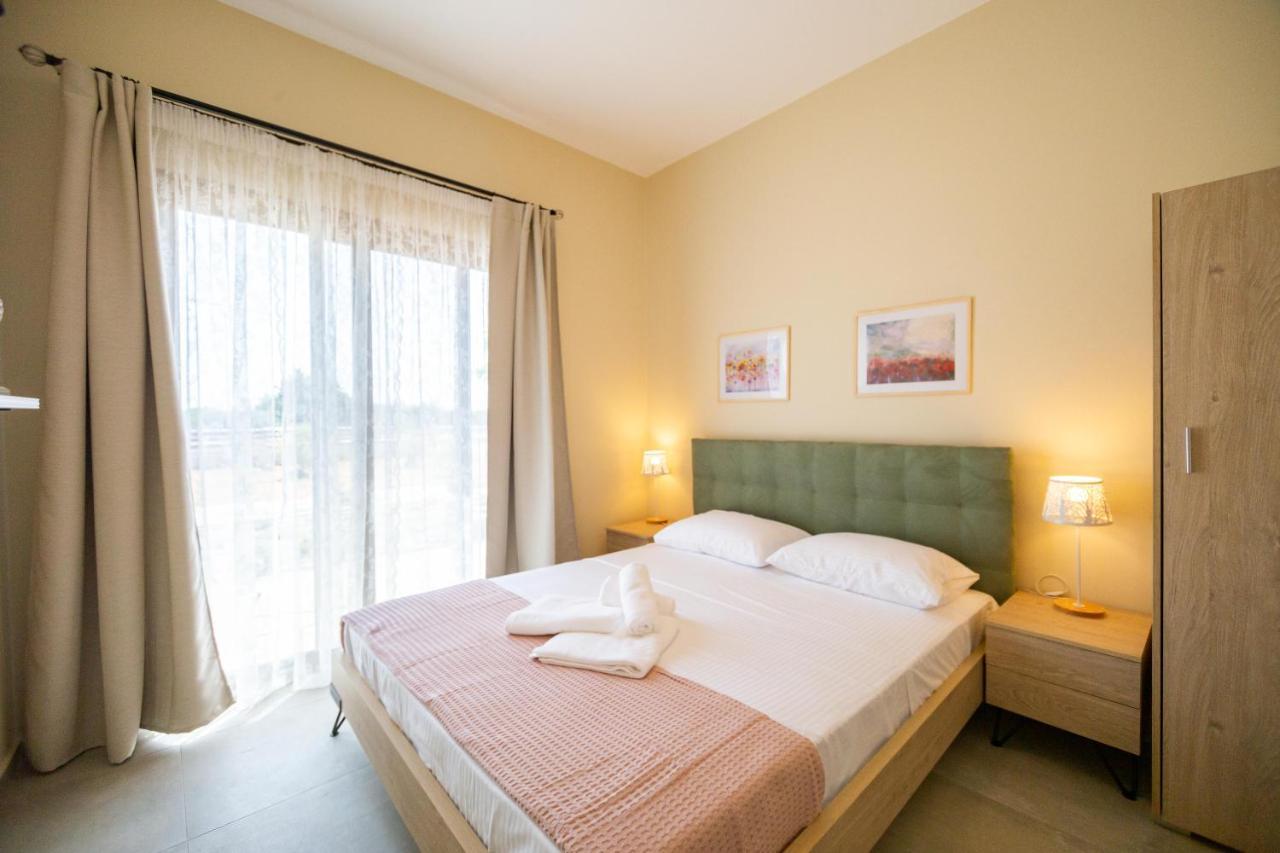 Varkes Suites 1 Неа-Потидеа Экстерьер фото